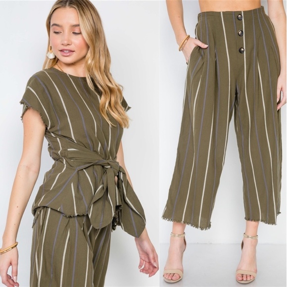 Bow to Me 2-pc Set - Picture 2 of 2